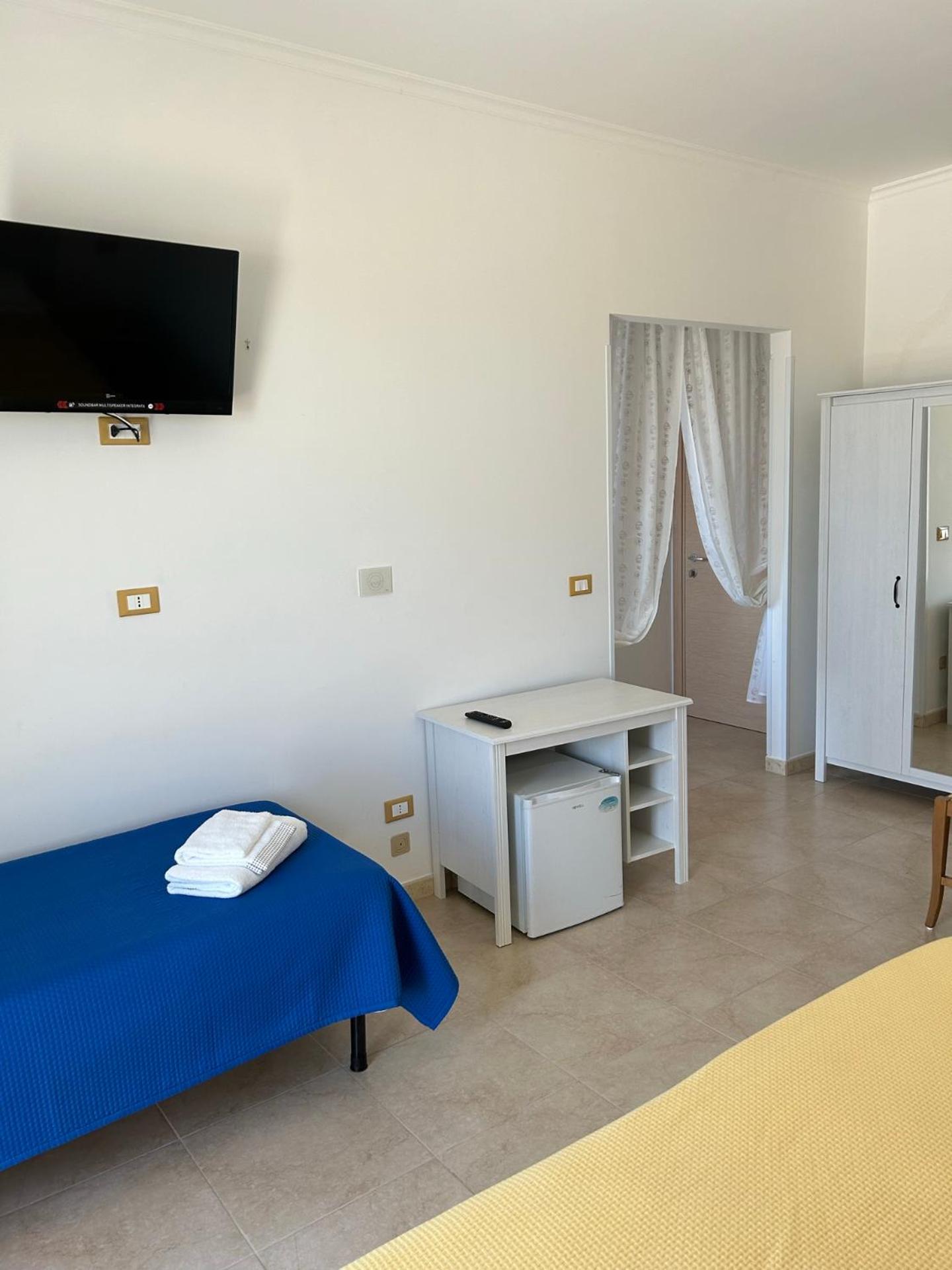 Hotel Corallo Torre Santa Sabina Exteriör bild