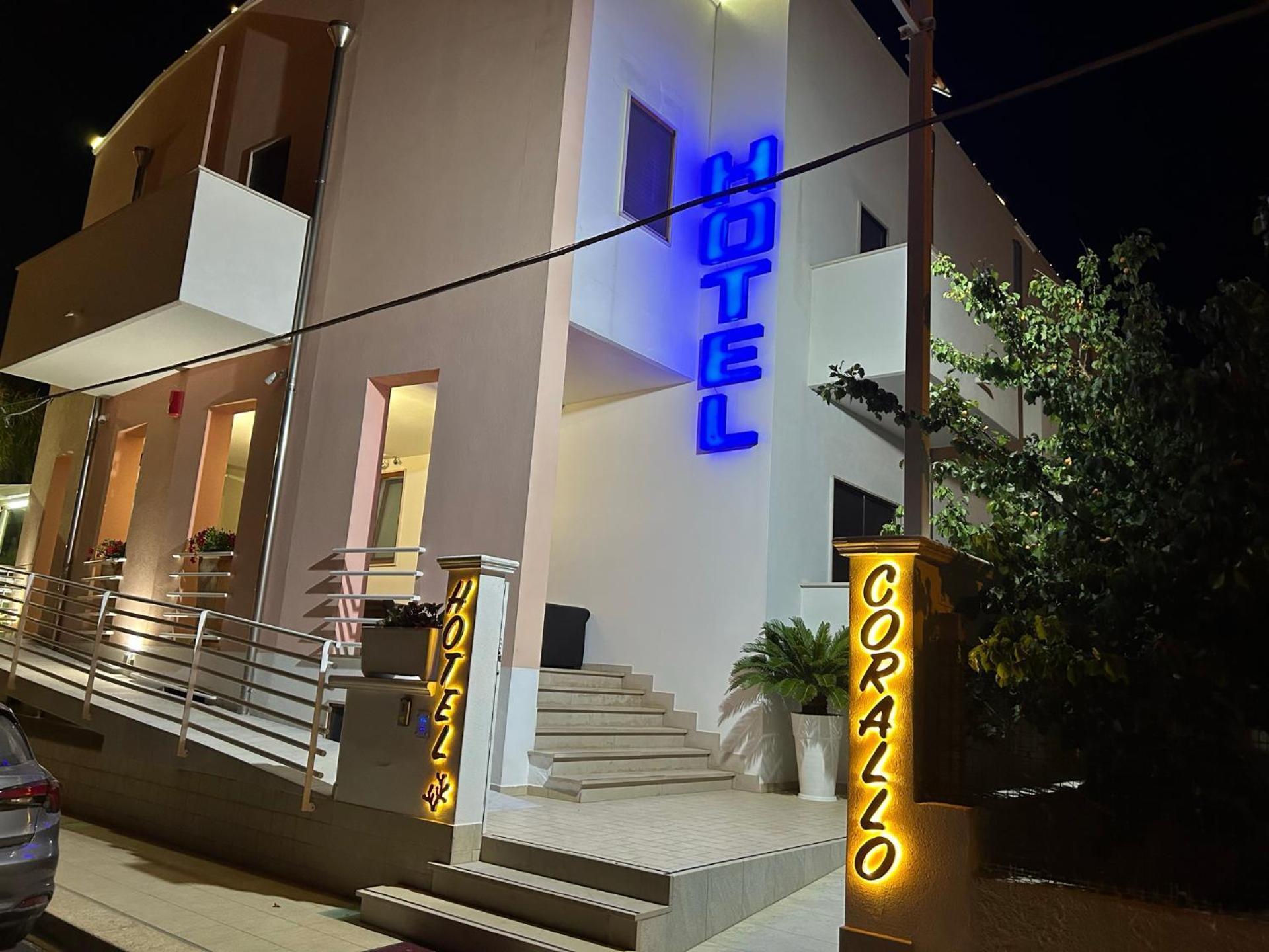 Hotel Corallo Torre Santa Sabina Exteriör bild