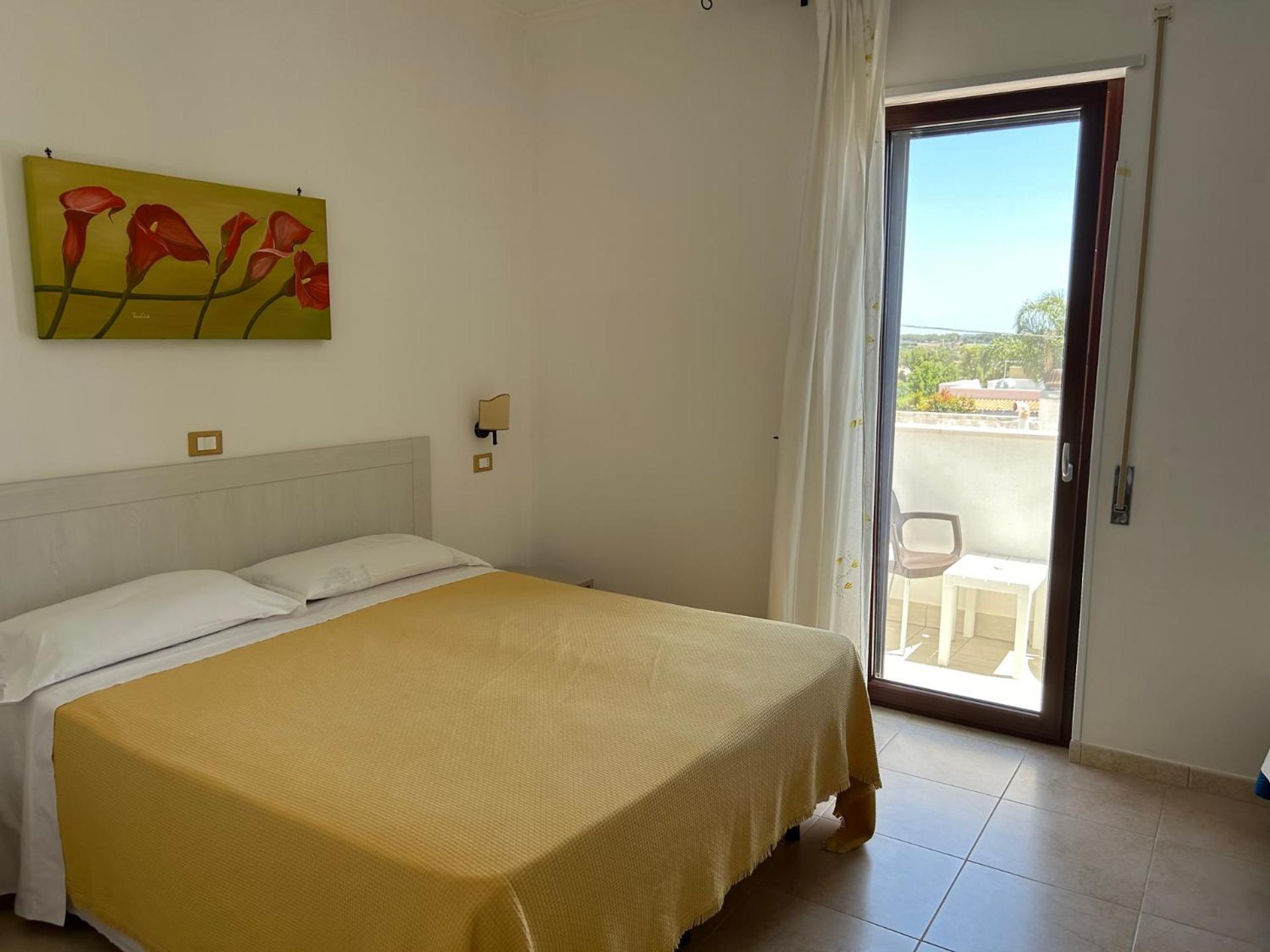 Hotel Corallo Torre Santa Sabina Exteriör bild