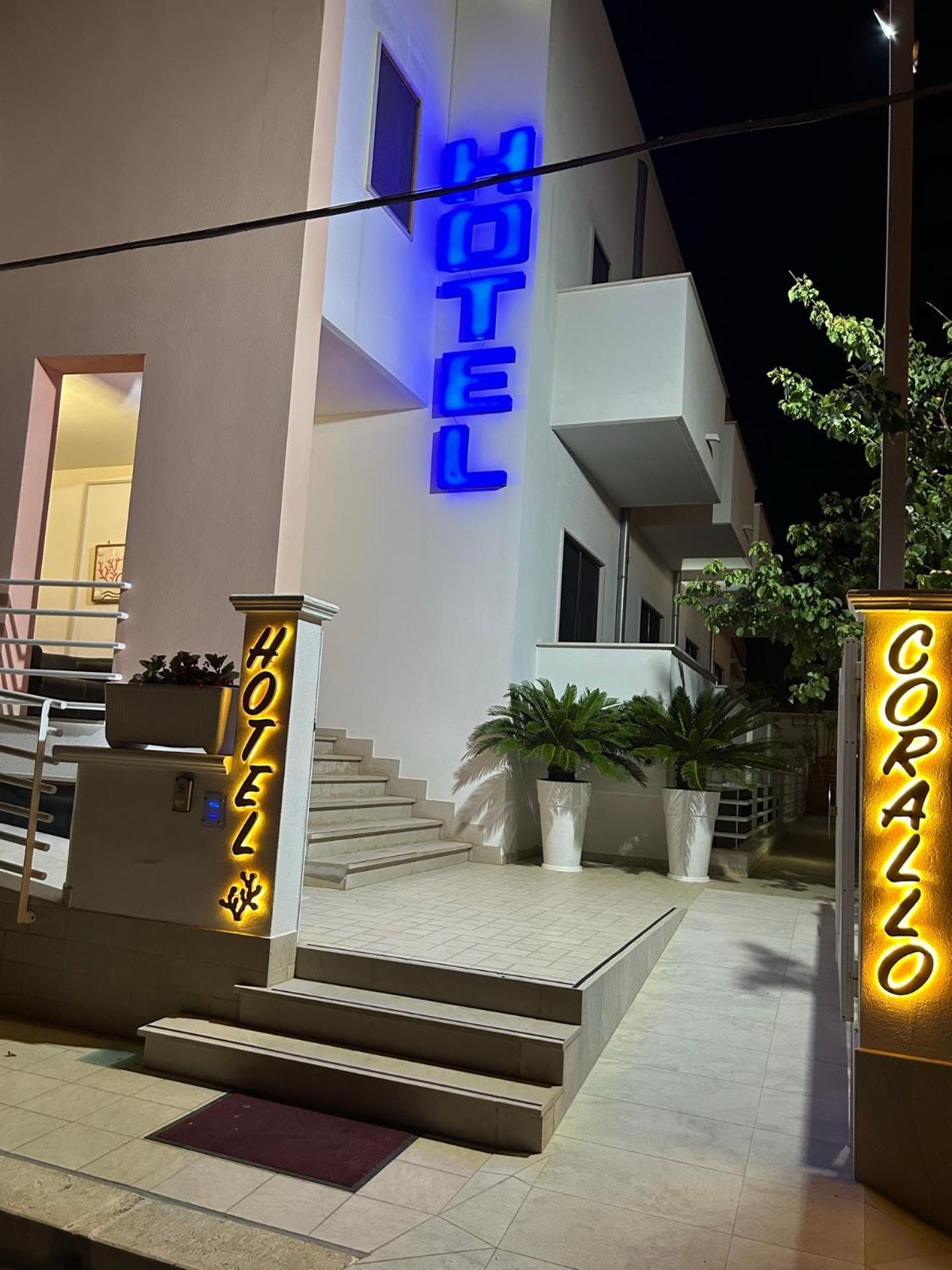 Hotel Corallo Torre Santa Sabina Exteriör bild