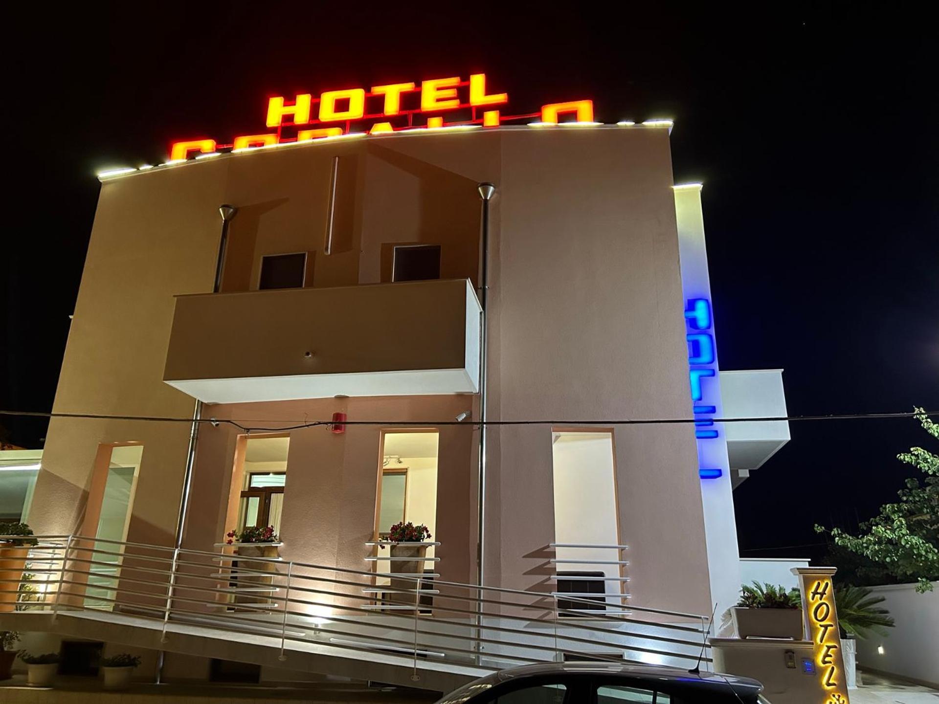 Hotel Corallo Torre Santa Sabina Exteriör bild